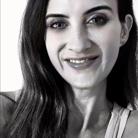 Meet your Posher, Sara - Picture 2 of 2